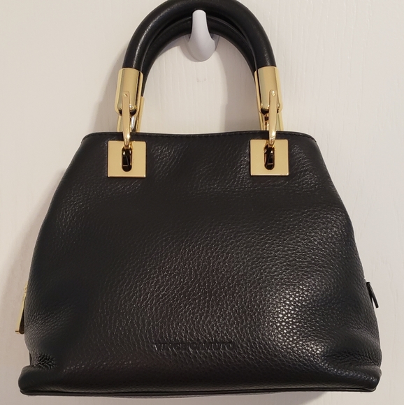 Vince Camuto Handbags - Vince Camuto black leather purse
